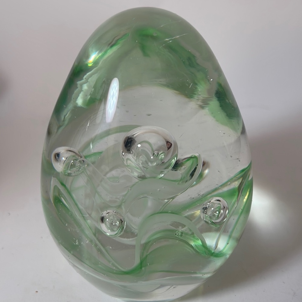 Glass Paperweight egg shape green and white floating bubbles 3” tall flat bottom
